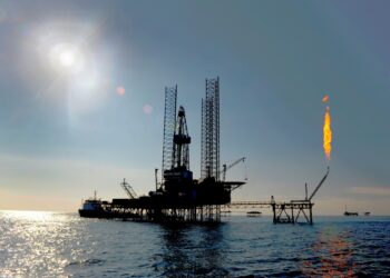 Jack-up-rig-in-the-caspian-sea_1