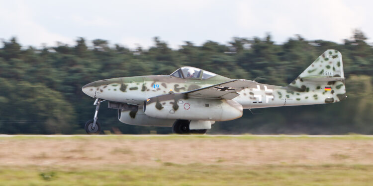 Messerschmitt_Me_262_replica_D-IMTT_ILA_2012_04