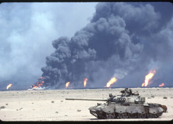 Kuwait_DS_oil_fires_and_damaged_tank_-_USACE-p15141coll5-10595