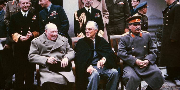 Yalta_summit_1945_with_Churchill,_Roosevelt,_Stalin
