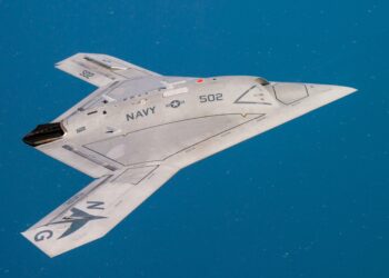 X-47B_operating_in_the_Atlantic_Test_Range_(modified)