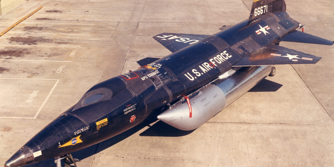 North_American_X-15A-2_with_external_fuel_tanks_(150806-F-IO108-005)