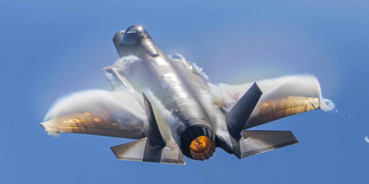 A photo of an F-35 flying during the Wings Over Houston 2023 Airshow