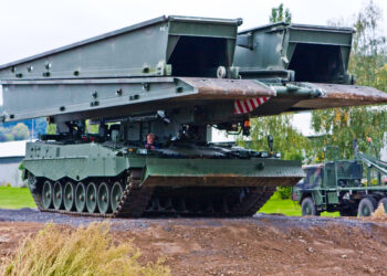 Panzerschnellbrücke LEGUAN auf Leopard 2-Fahrgestell